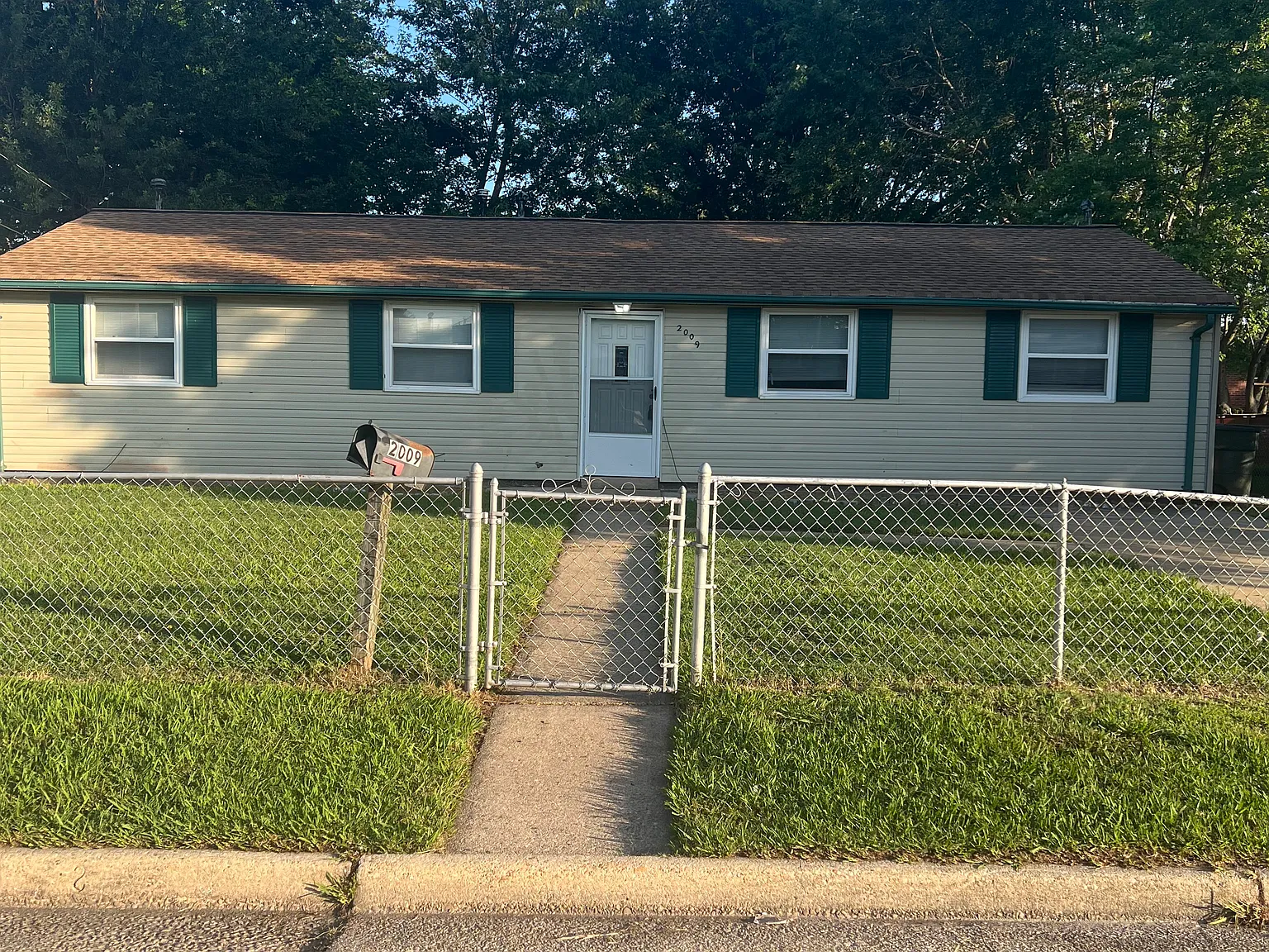 4 bed, 1780 sqft, $2,300 — Photo 1