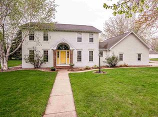 49 Strawberry Ln, Appleton, WI 54915