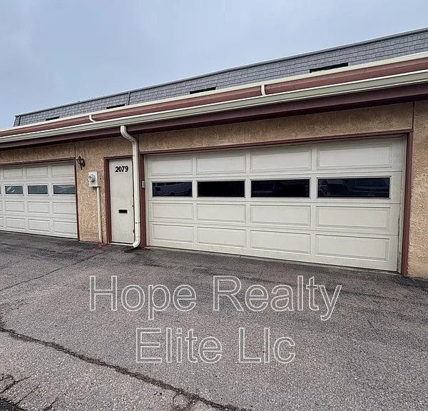 2079 Sussex Ln — Photo 29