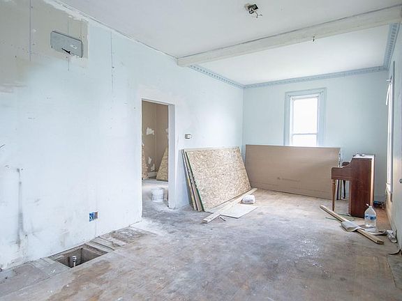 4th image of 421 E 20th St