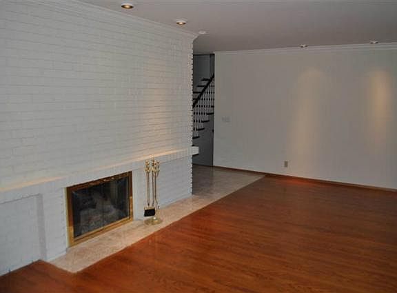 4th image of 2178 Constitution Dr