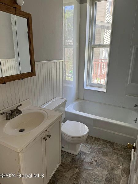 3rd image of 18 Devlin Street