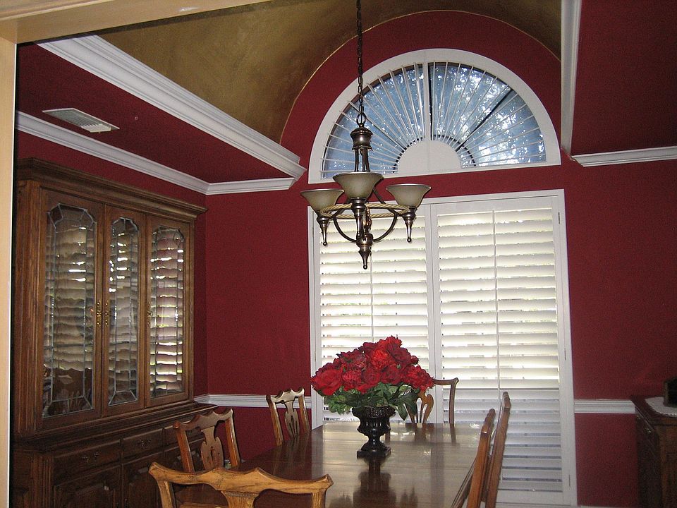 Dining room with vaulted dome ceiling