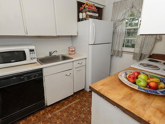 4th image of 725 Towne House Vlg