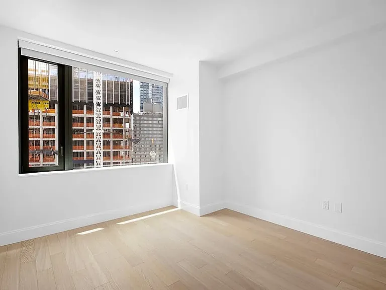 10 City Point #27R — Photo 6