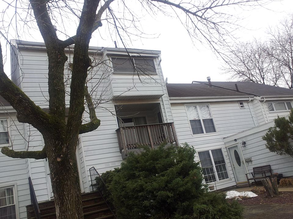 1st image of 30 Barclay Cir