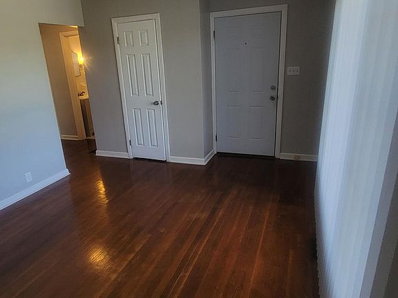 3rd image of 416 Ashwood Ave APT A