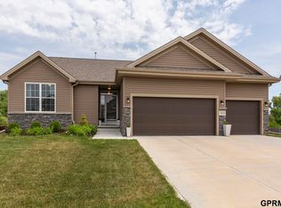 7623 N 170th St, Bennington, NE 68007