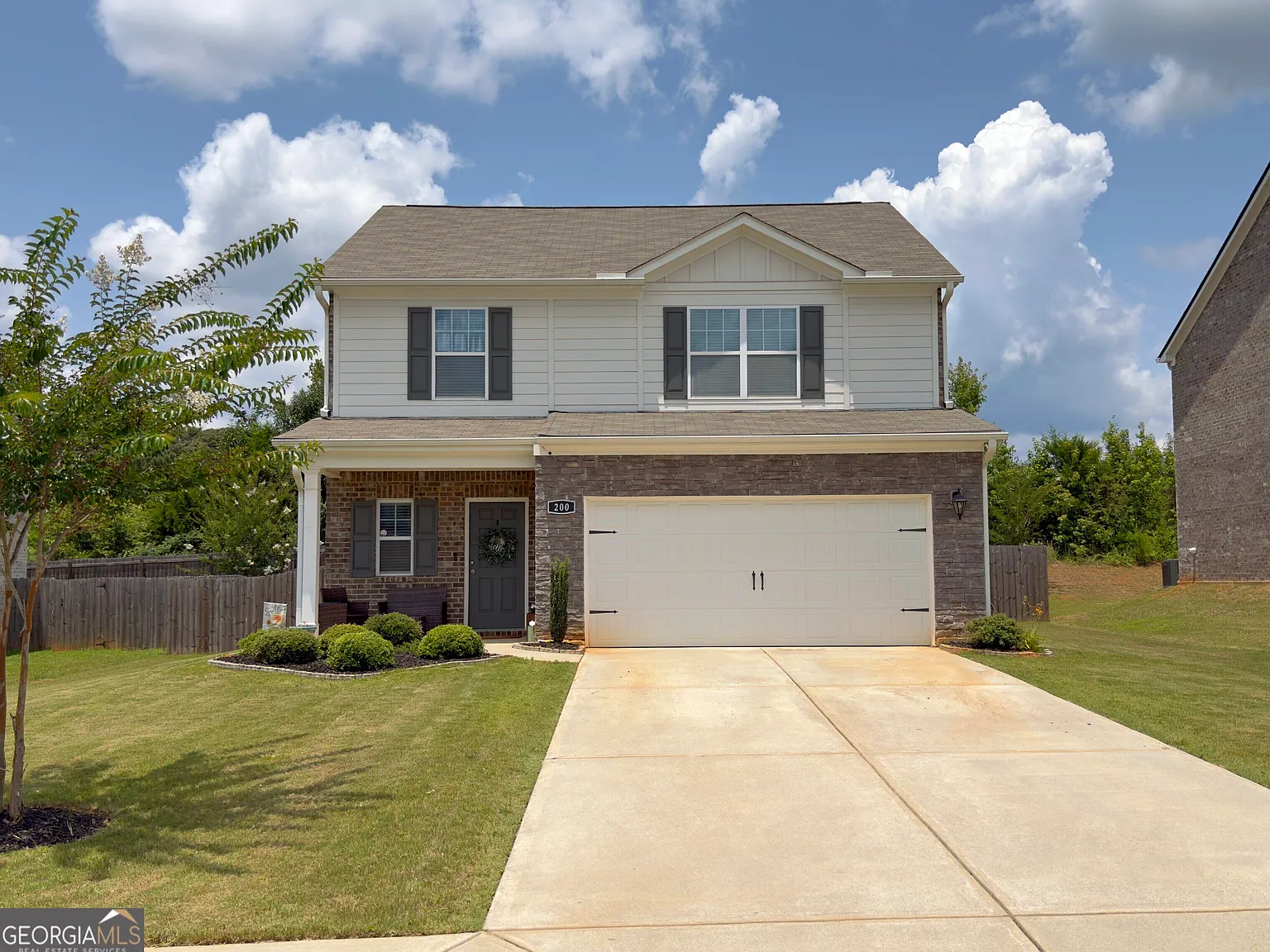 3 bed, 2.5 bath, 2095 sqft, $2,600 — Photo 1