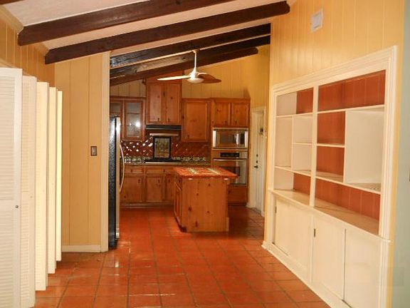 4th image of 305 Baycliff Dr