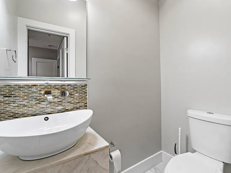 2118 4th St NE #3 — Photo 7