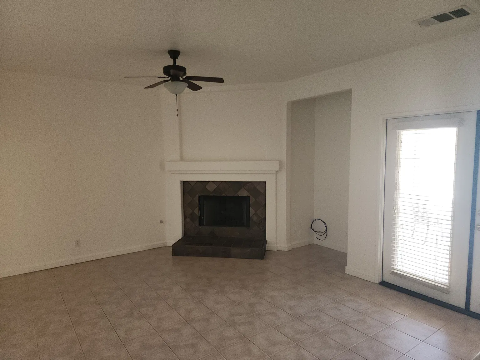 4 bed, 2500 sqft, $3,000 — Photo 1