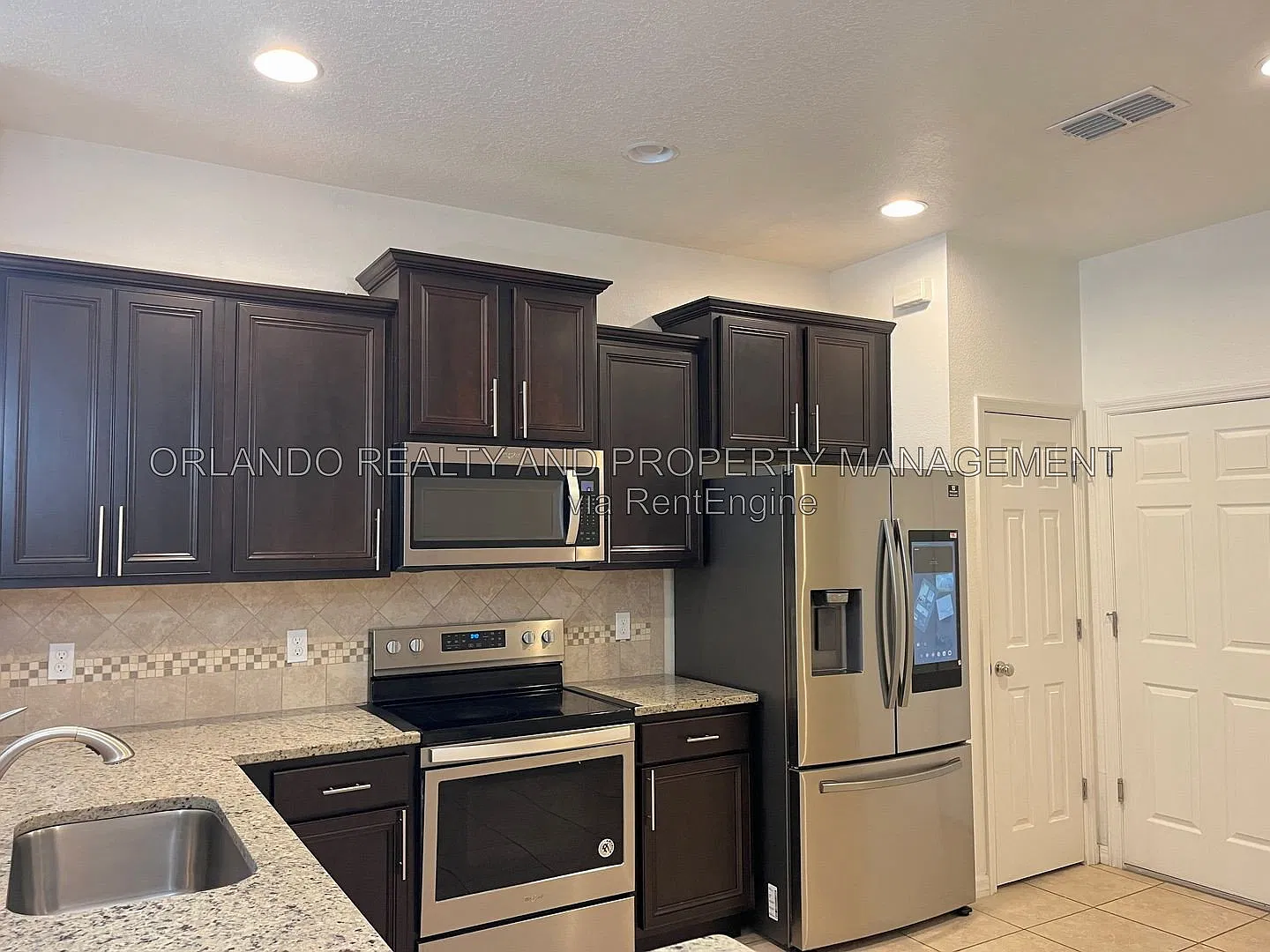 3 bed, 2.0 bath, 1708 sqft, $2,299 — Photo 4