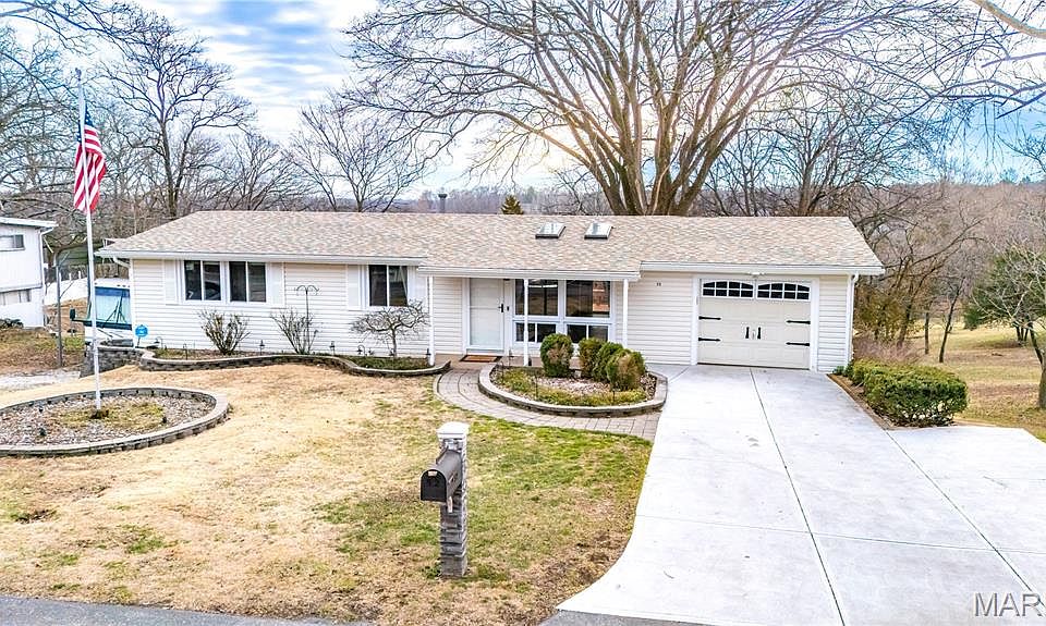 1st image of 52 Glenwood Dr