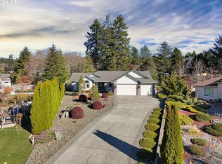 917 Timberline Dr, Brookings, OR 97415