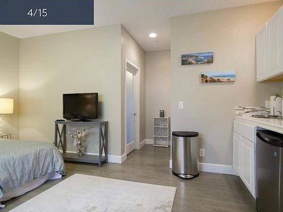 2nd image of 550 Vernon Ave APT 1