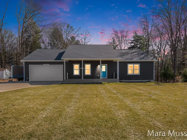 4061 Ronalds Rd, Dorr, MI 49323