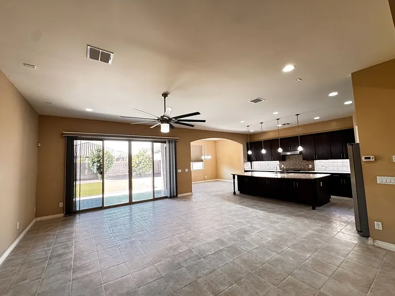 268 E Powell Way — Photo 6