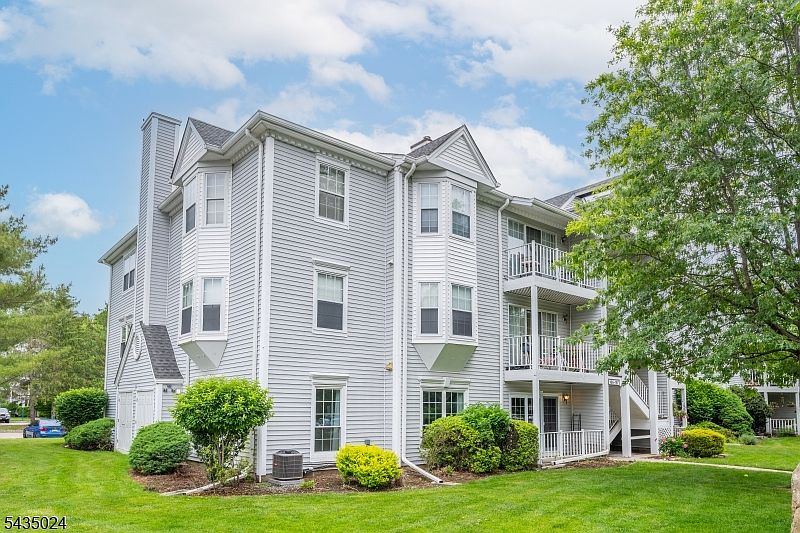 1st image of 186 Larch Ln