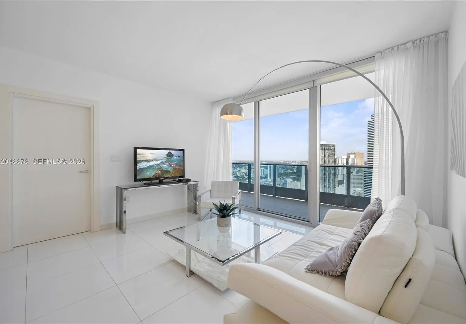 Epic West Condo — Photo 2