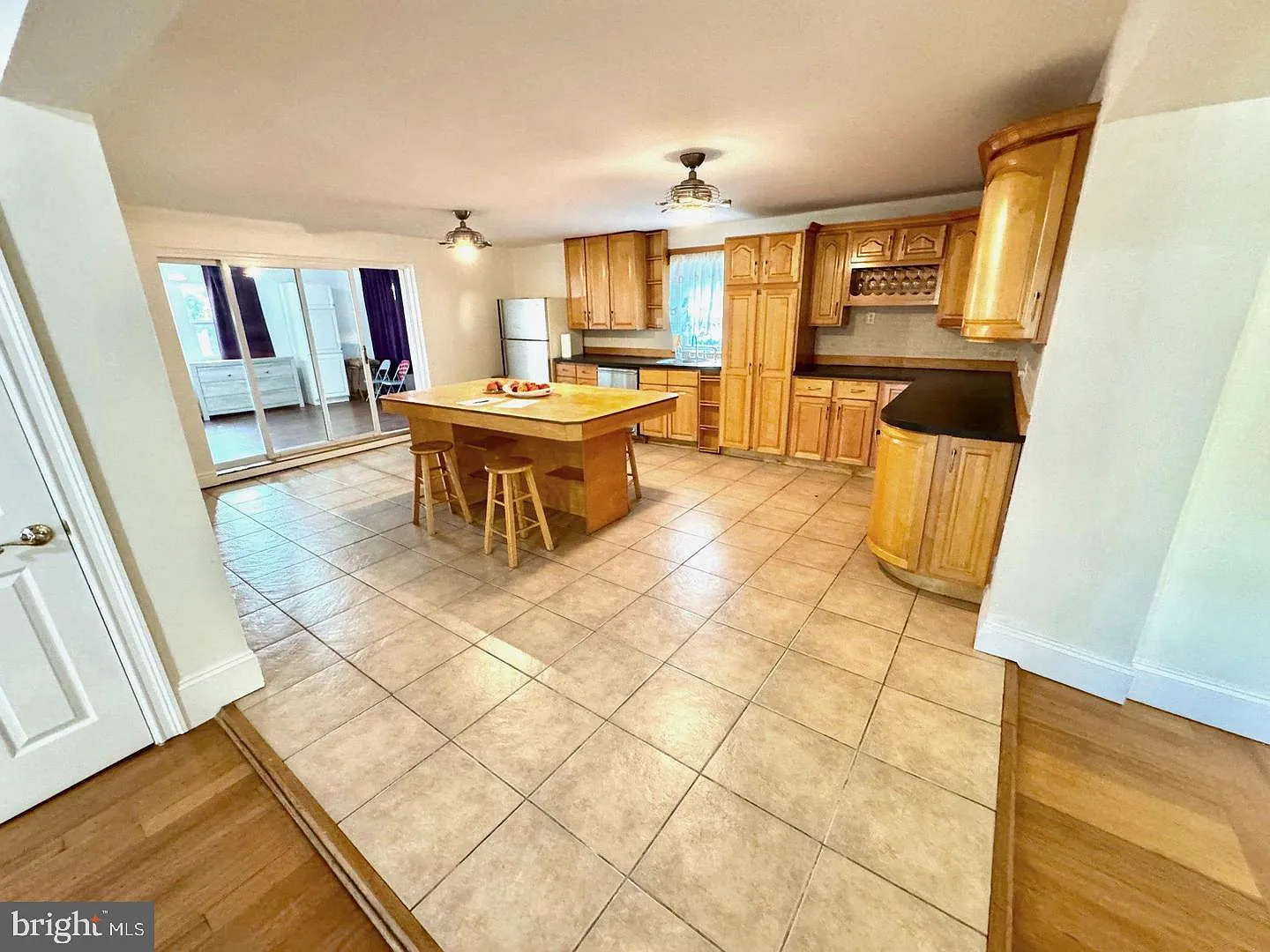 5 bed, 2.0 bath, 3700 sqft, $4,300 — Photo 4