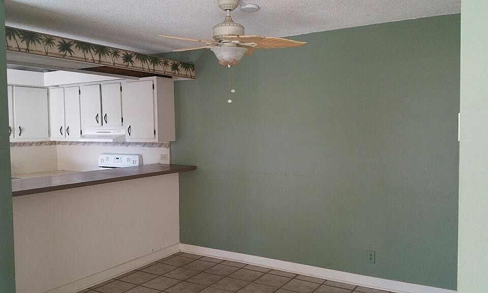 2nd image of 1525 Augusta Cir