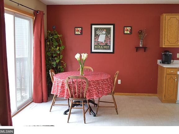 5th image of 934 Sierra Ln