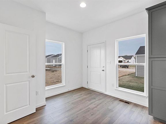 5th image of 9413 Vandervoort Ct