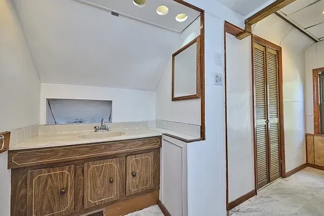 3 bed, 1400 sqft, $4,000 — Photo 4