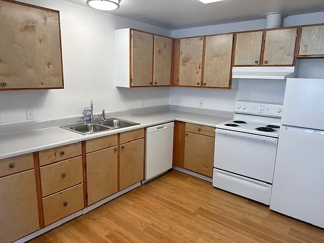 1415 E South St — Photo 11