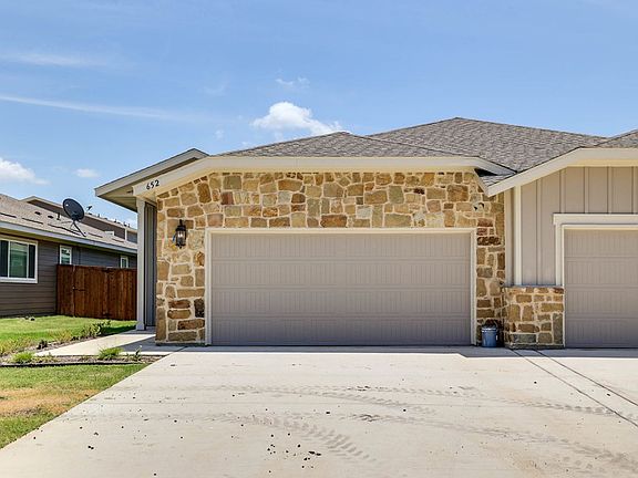 3rd image of 652 Blackland Dr