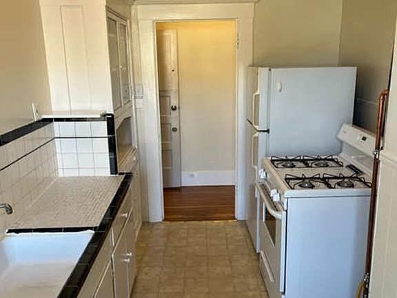 2nd image of 1018 Cortland Ave #4