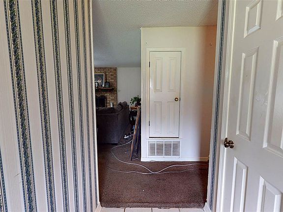 2nd image of 5820 Sidney Dr