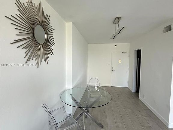5th image of 1000 West Ave APT 307