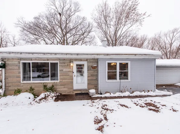 37114 N Shirley Dr, Gurnee, IL 60031