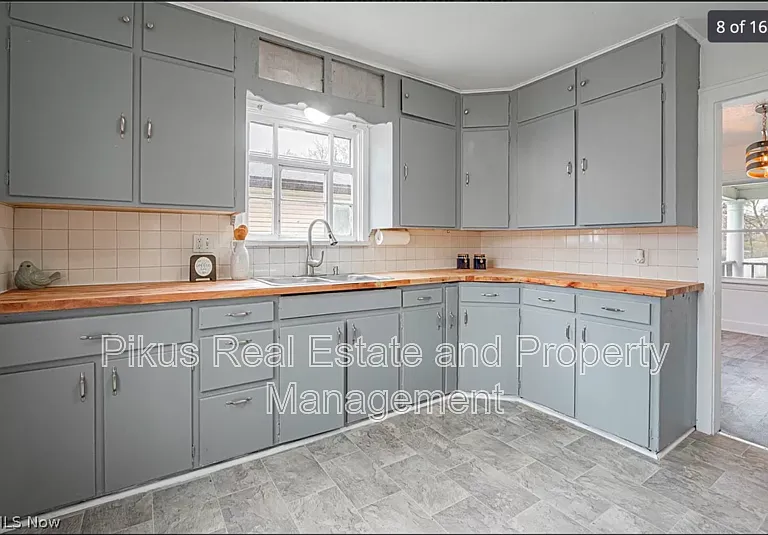 1033 Chandler Ave — Photo 8