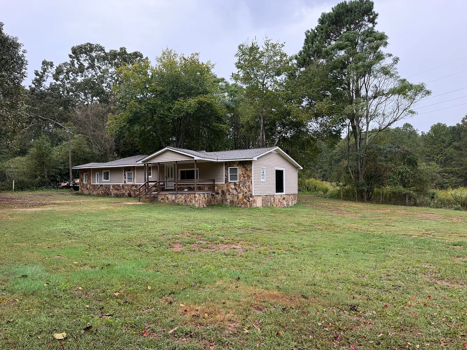 4 bed, 2.5 bath, 1950 sqft, $2,400 — Photo 3