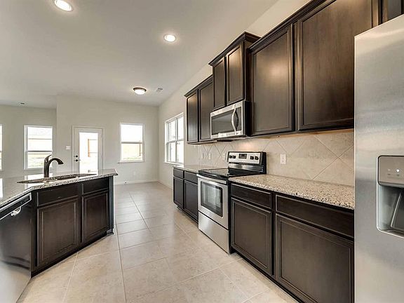 4th image of 721 Roaring Springs Dr