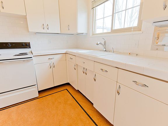 5th image of 815 SE 42nd Ave #825-1