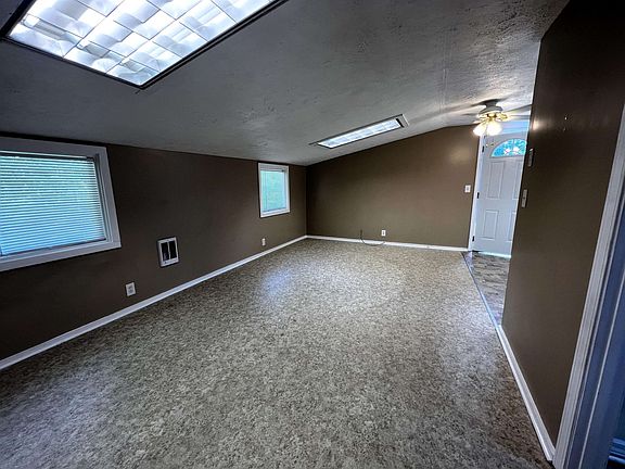 5th image of 3020 W 166th Hwy
