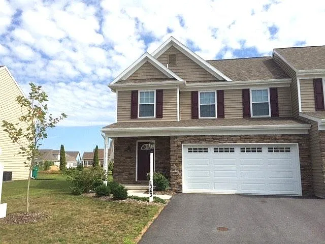 3 bed, 2.5 bath, 1418 sqft, $1,950 — Photo 2