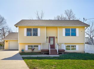 216 Walnut Dr, Martensdale, IA 50160