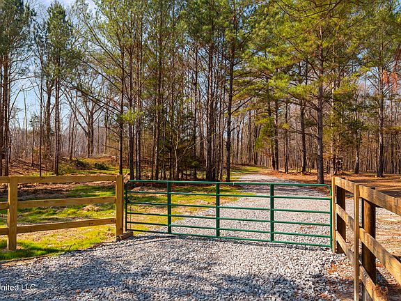 3rd image of 186 Potluck Rd