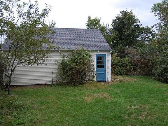 4th image of 636 2nd St