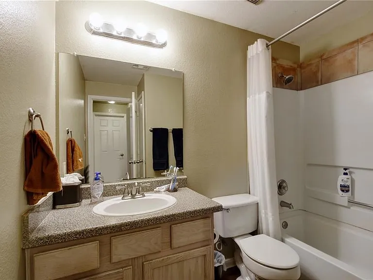 2606 Salado St #401 — Photo 15