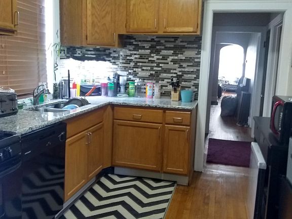 5th image of 5421 N Artesian Ave APT 2