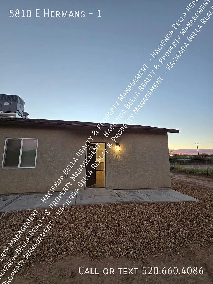 Brand New 3BR/2BA Duplex on Large Lot — Photo 2