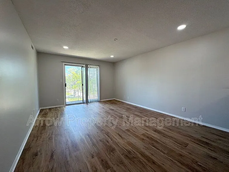 649 S 18th St #34 — Photo 2