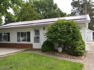 902 Velma Dr, Farwell, MI 48622