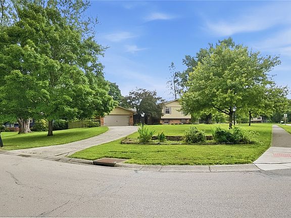 3rd image of 8800 Sugarcreek Point